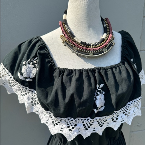 SOLD Vtg Black Embroidered Off-Shoulder Peasant Dress Mexican Midi Crochet 70s - Picture 3 of 6